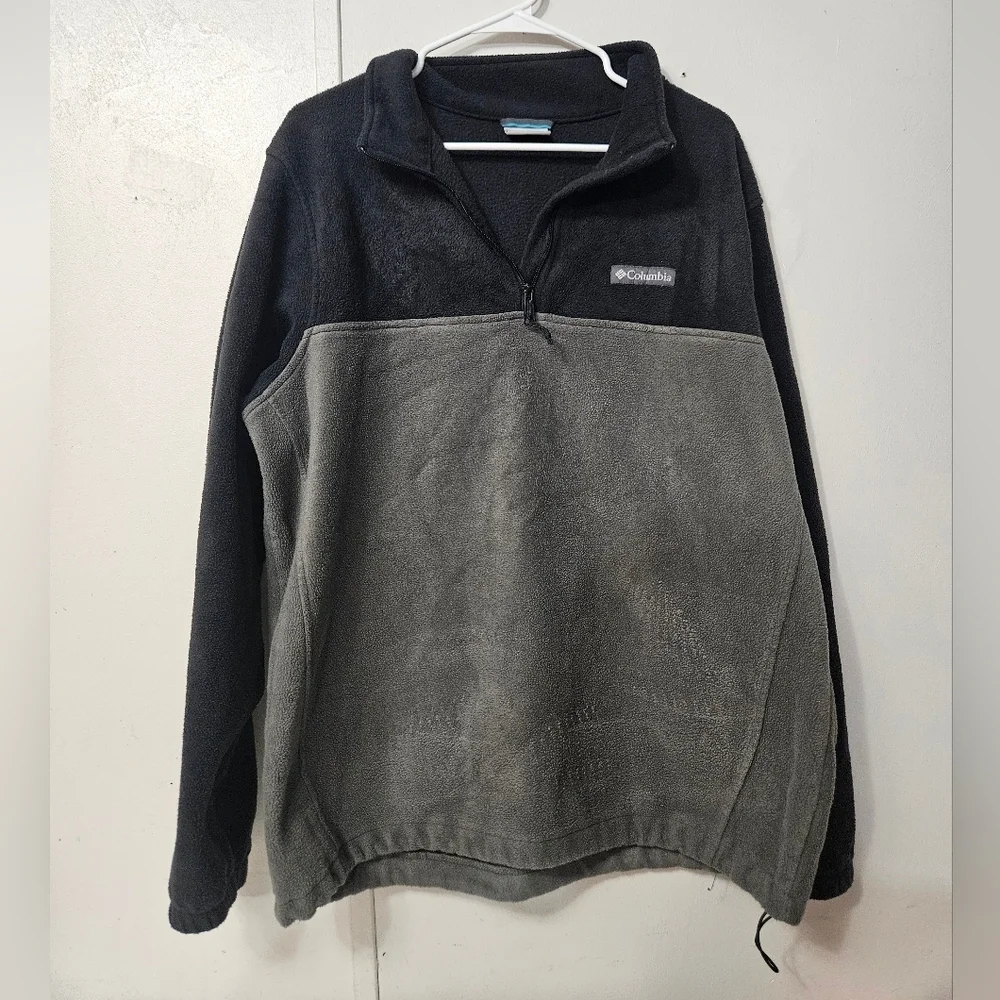 Columbia Men's Two-Tone Quarter Zip Sweater!